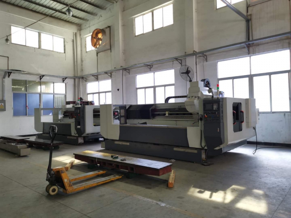 鋁型材加工設備研發(fā)專家，精工品質。30臺鋁型材設備對外加工